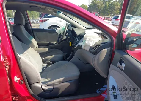 2013 Hyundai Accent Gs z USA, uszkodzony, nr VIN KMHCT5AE1DU071472